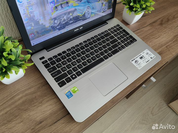 Asus i7 / 8 gb / SSD 256