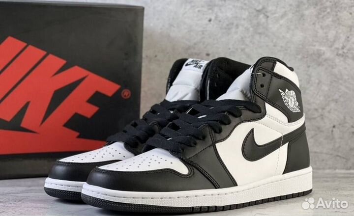 Nike Air Jordan 1 Retro High Black White