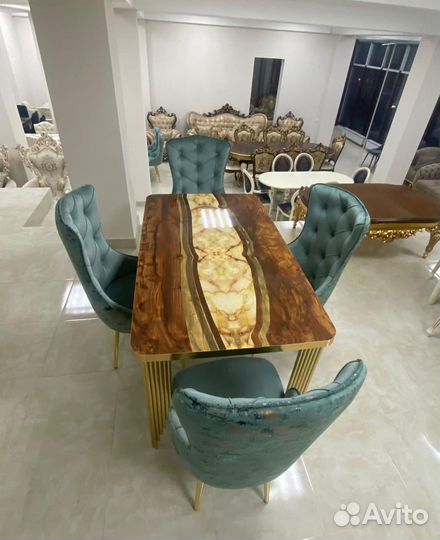 Стол со стульями