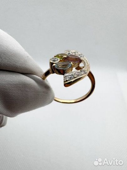 Золотое кольцо с камнем 18р