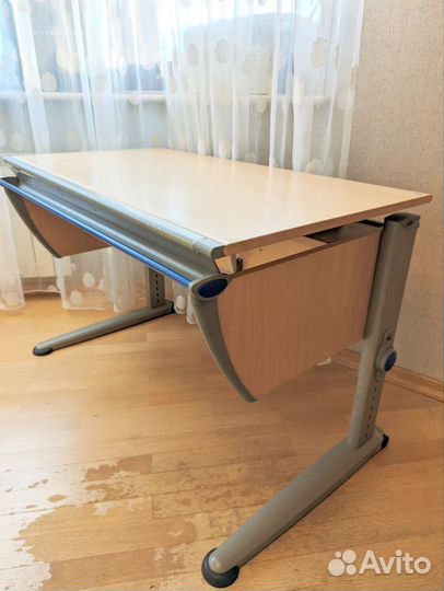 Письменный стол для школьника регулировка