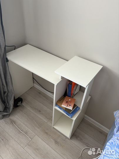 Письменный стол белый