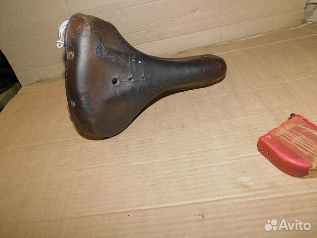 Кожаное сидение от старинного велосипеда Прогресс