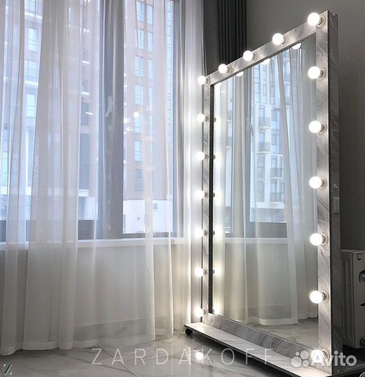 Гримерное зеркало с подсветкой