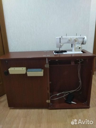 Швейная машина Чайка 143