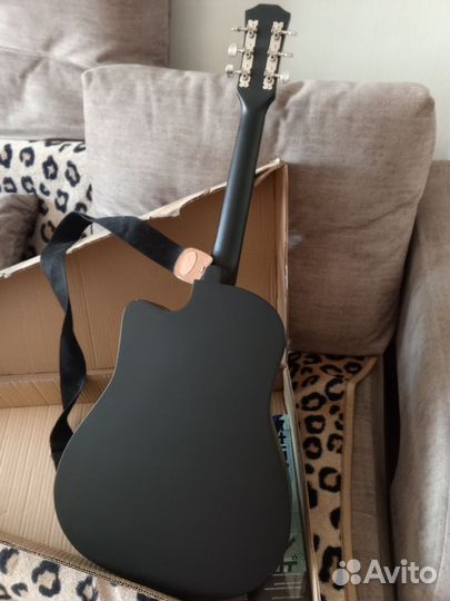 Акустическая гитара