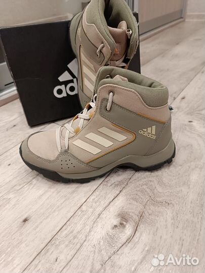 Кроссовки Adidas Traxion