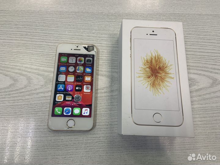Телефон iPhone SE 2016 Gold 32gb