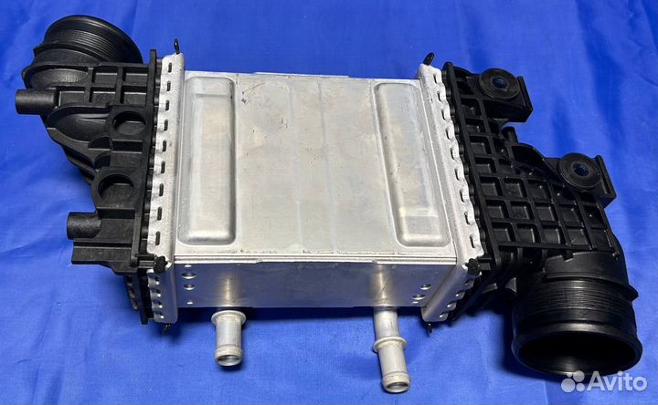Радиатор интеркуллера 04L145749M volkswagen