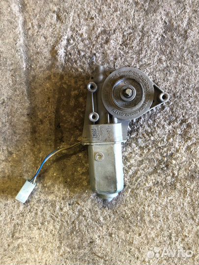 Моторчик стеклоподъемника ваз2115