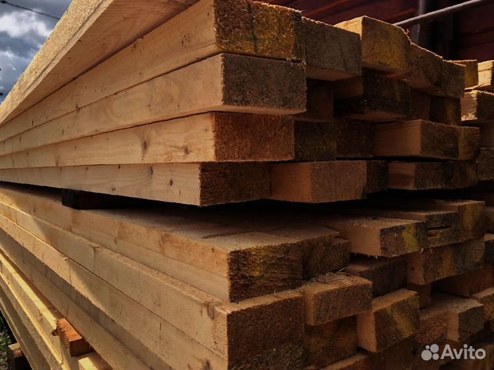 Доски из сосны, прочные и стойкие к внешним воздей