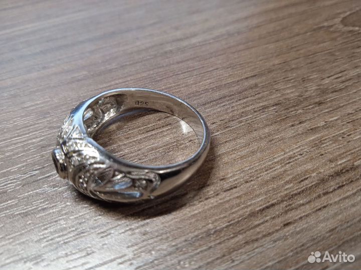 Серебряное кольцо 925 проба. С камнями