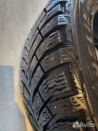 Michelin X-Ice North 4 215/55 R17