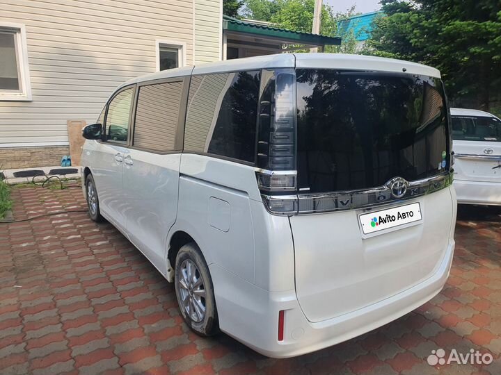 Toyota Voxy 2.0 CVT, 2018, 80 000 км