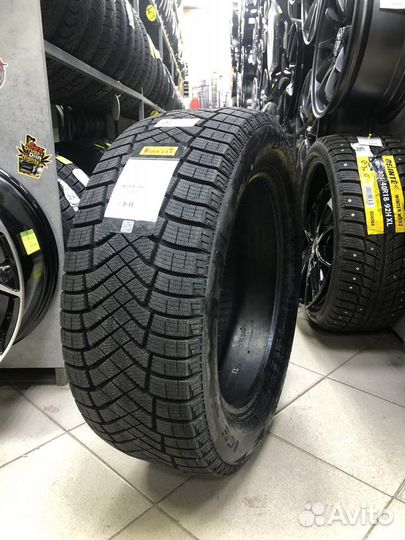 Pirelli Winter Ice Zero 235/55 R17 103T