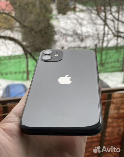 iPhone 11, 64 ГБ