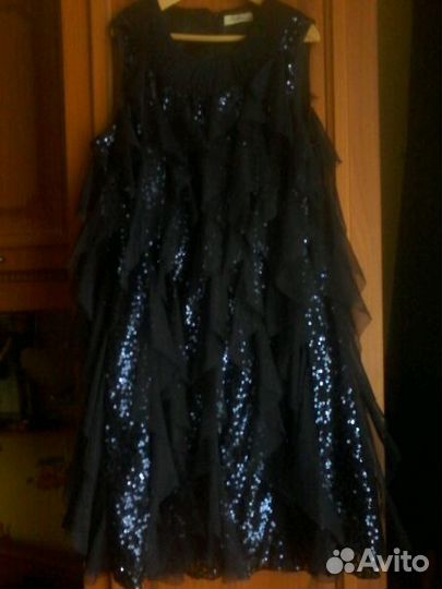 Нарядное платье д/девушки р-р 14