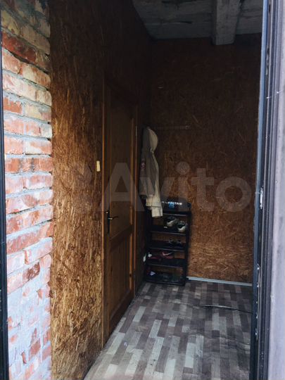 Доля в 1-к. квартире, 45 м², 1/2 эт.