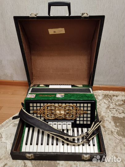 Аккордеон музыкальный инструмент