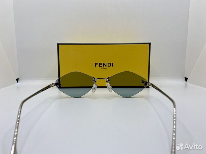 Солнцезащитные очки fendi 6082 30B ромбы женские