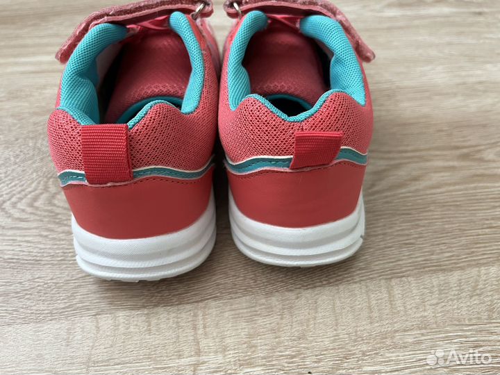 Кроссовки 32р