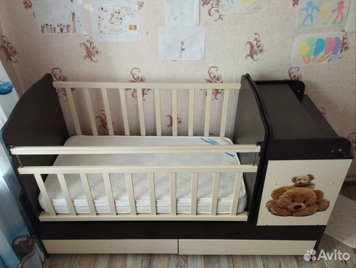 Детская кроватка с матрасом