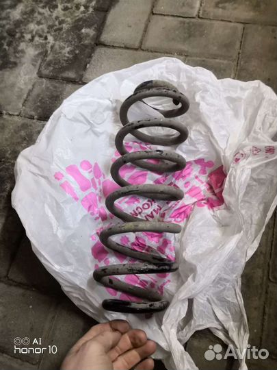 Пружина задния на passat B7