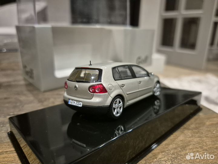 Volkswagen golf 5 пятидверка 1/43 autoart