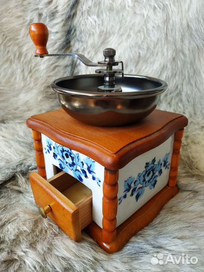 Кофемолка жерновая ручная