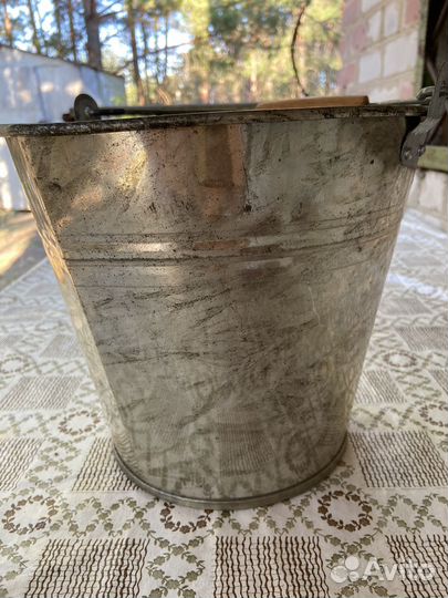 Оцинкованное ведро и фляга