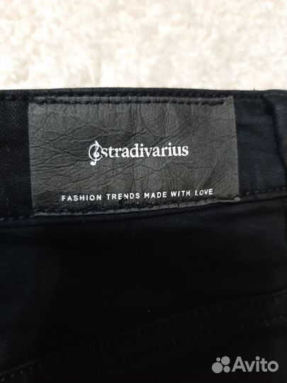 Джинсы чёрные Stradivarius