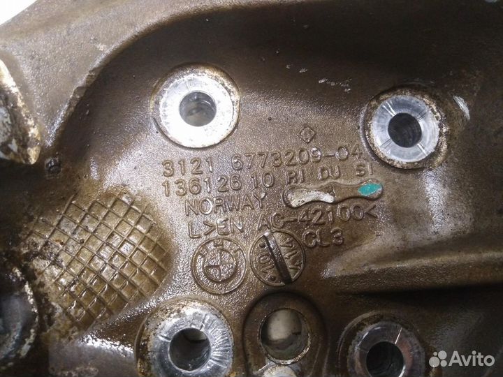 Кулак поворотный передний левый 1-серия E87/E81 20