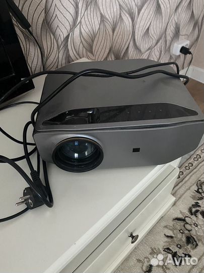 Проектор с экраном