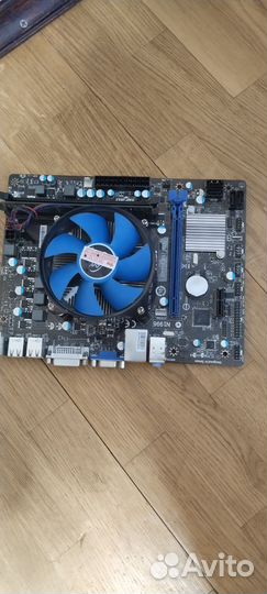 Материнская плата с процессором и памятью