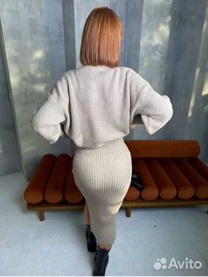 Трикотажный костюм женский с юбкой 42