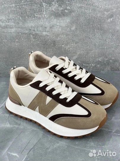 Кроссовки женские