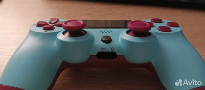 Геймпад крепление к нему и часы