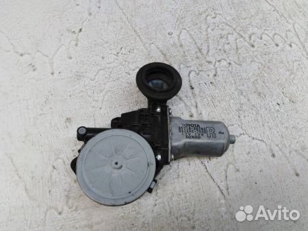 Моторчик переднего правого стеклоподъемника 857103