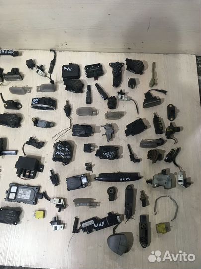 Датчик управления мерседес W211 2118213151