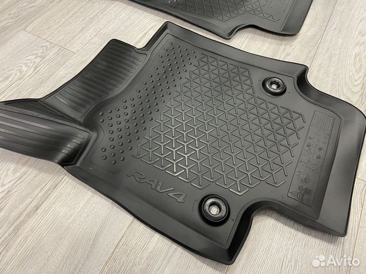 Оригинальные резиновые ковры Toyota Rav4