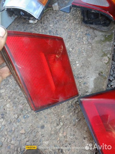 Фонарь багажника левый Mitsubishi Carisma