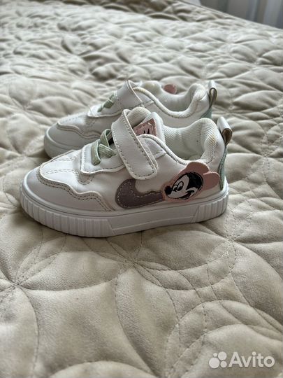 Кроссовки для девочки