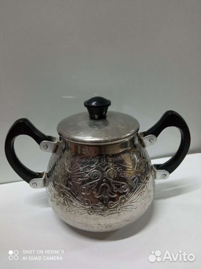 Чайники, сахарницы