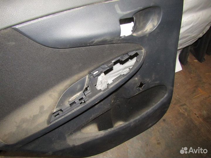 Обшивка двери задней левой Corolla E15 2006-2013