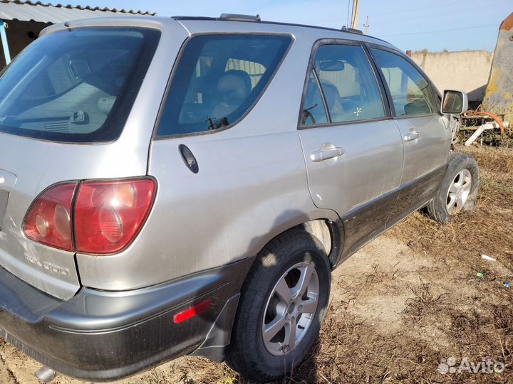 Lexus RX 3.0 AT, 1998, битый, 260 000 км
