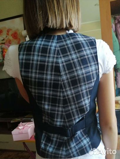 Для школы 2 юбки и 2 жилета