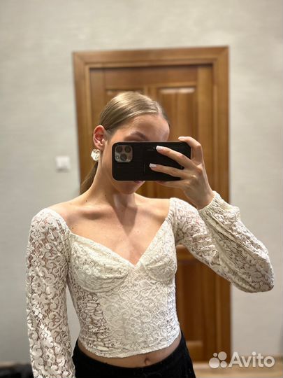 Кружвной топ с рукавами молочный New Yorker