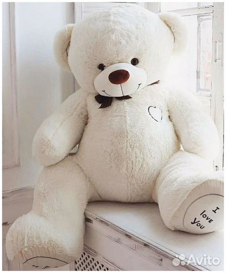 Большой плюшевый медведь