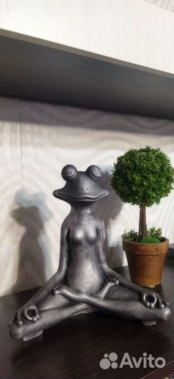 Статуэтка лягушка
