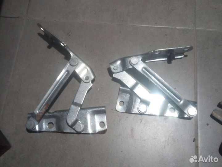 Петля капота Skoda Fabia 99-07, правая,Левая